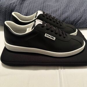 Chanel Black Leather CC Sneakers Size 40 – Classic Low Top